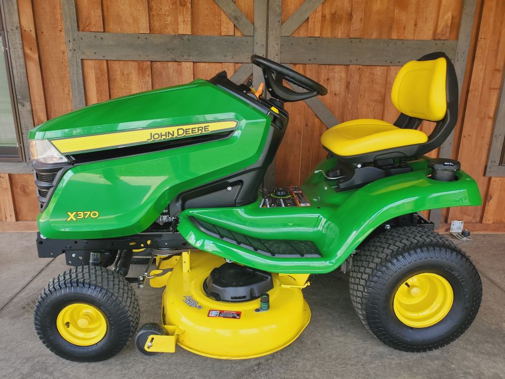 
								2022 John Deere X370 full									