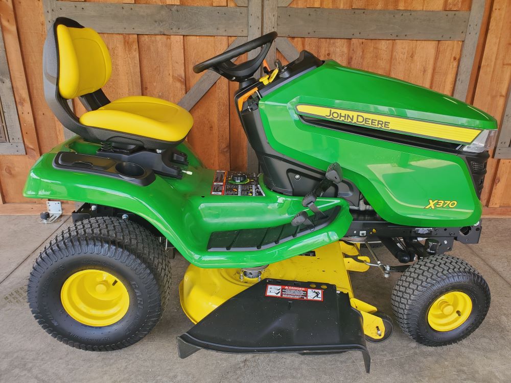 
								2022 John Deere X370 full									