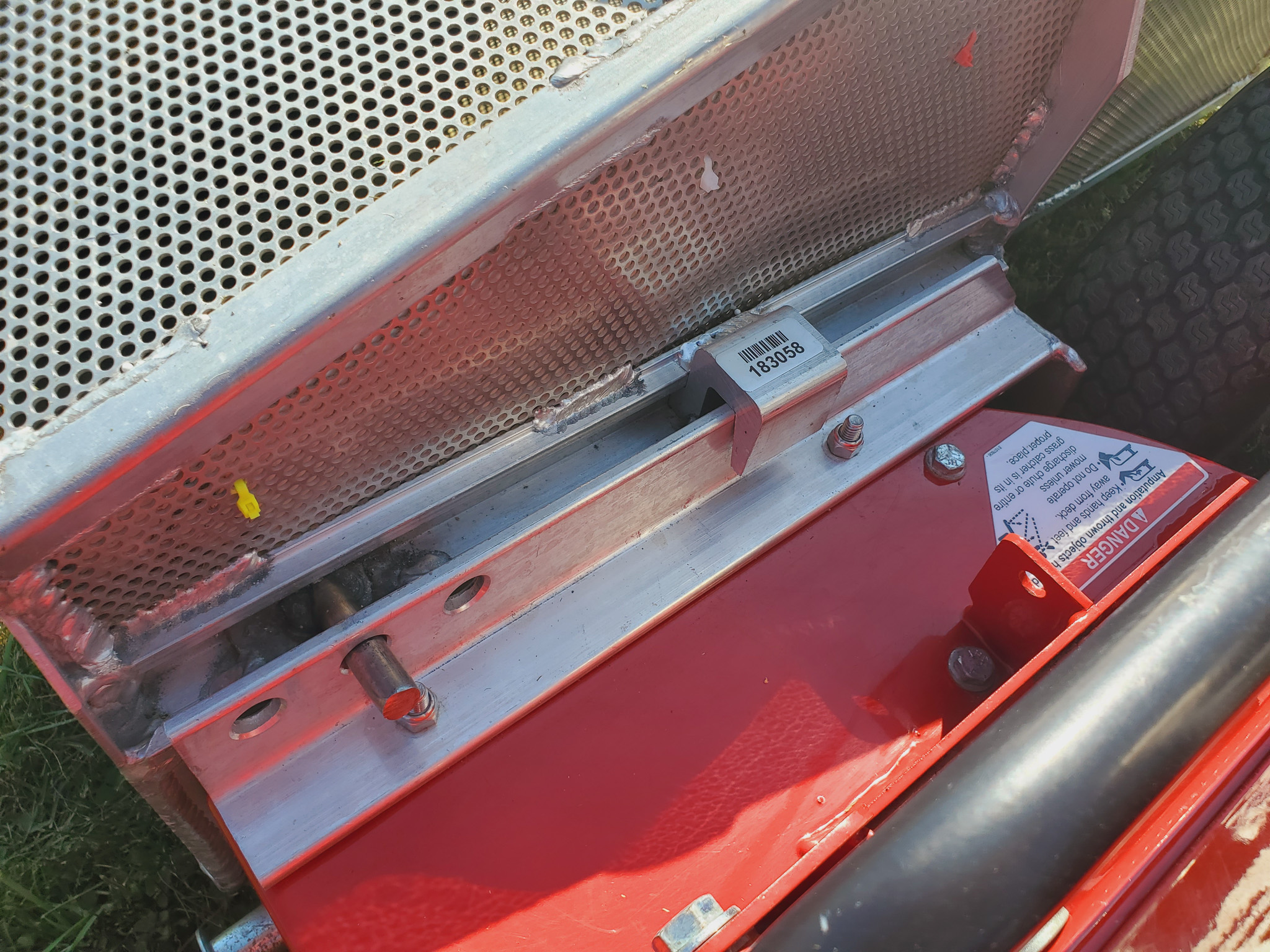 
								2022 Ferris FW15 Commercial Walk Behind Lawn Mower full									