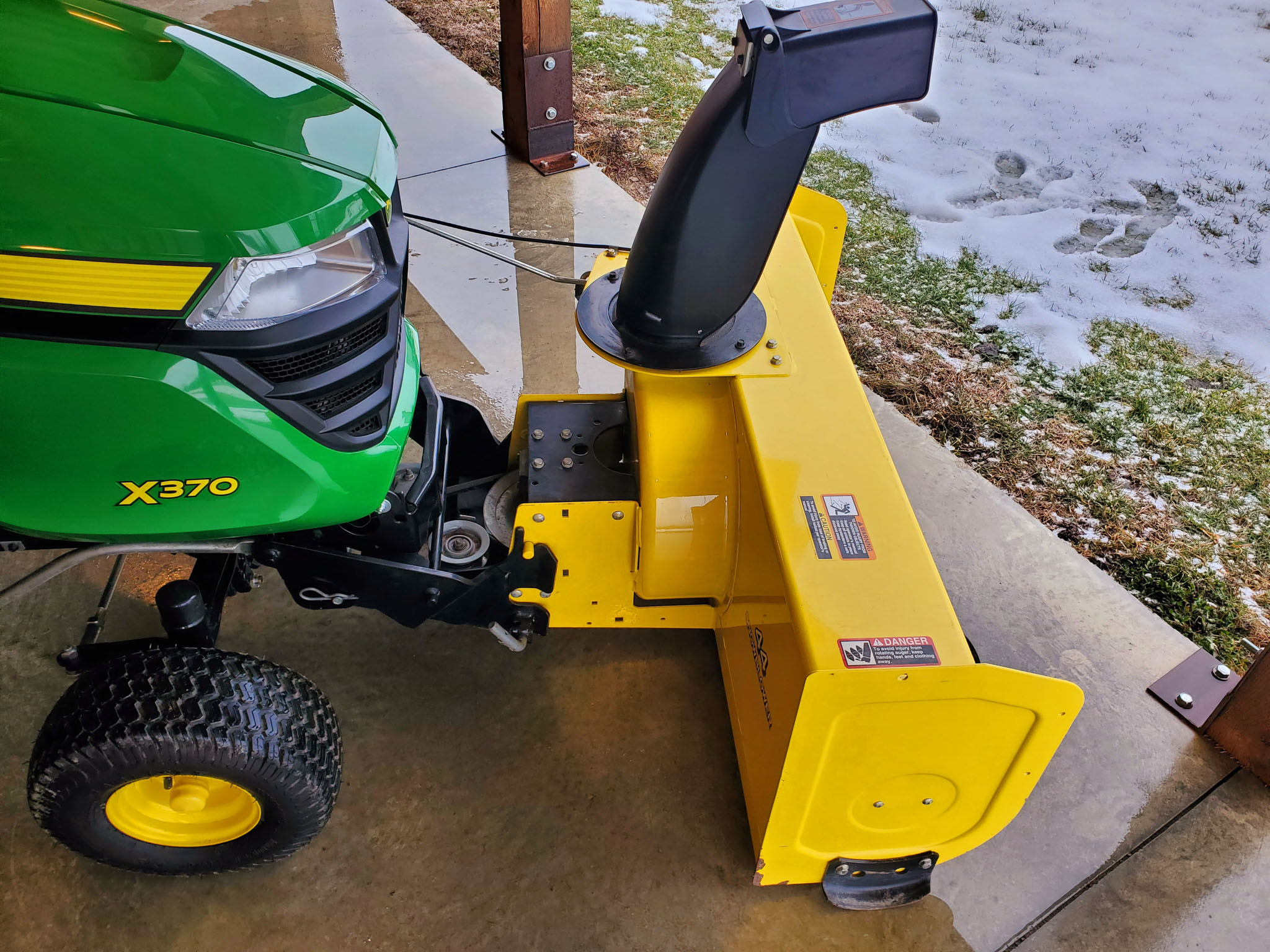 
								2022 John Deere X370 full									