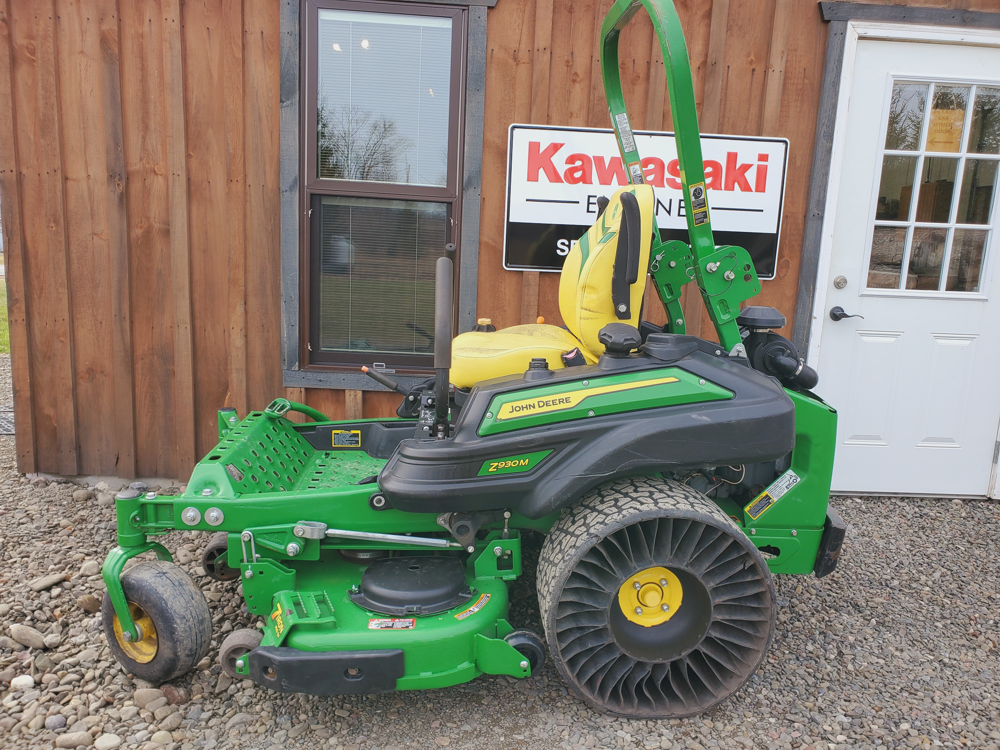 
								2023 John Deere Z930M Commercial Zero Turn Lawn Mower full									