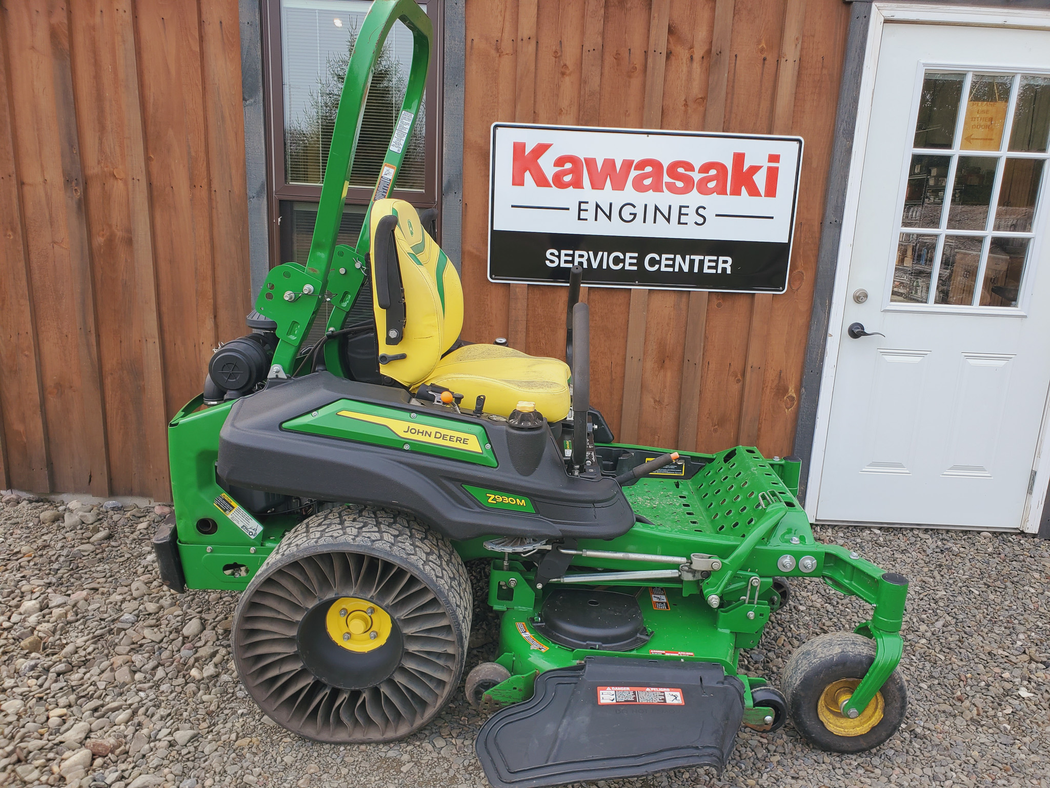 
								2023 John Deere Z930M Commercial Zero Turn Lawn Mower full									