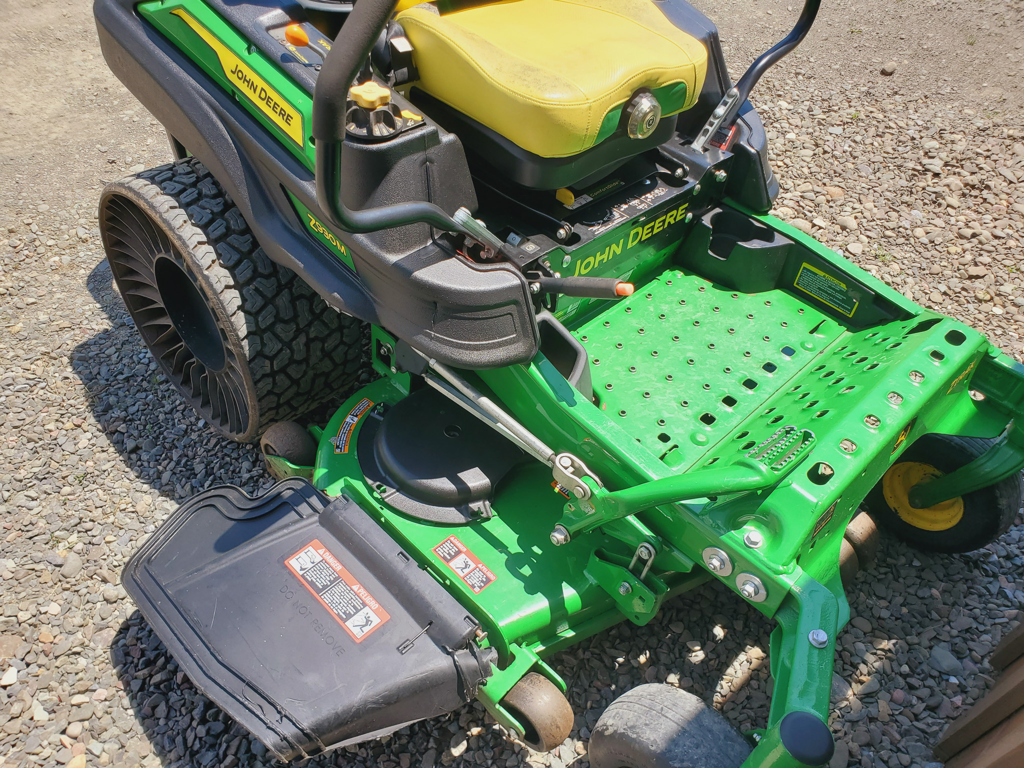 
								2023 John Deere Z930M Commercial Zero Turn Lawn Mower full									