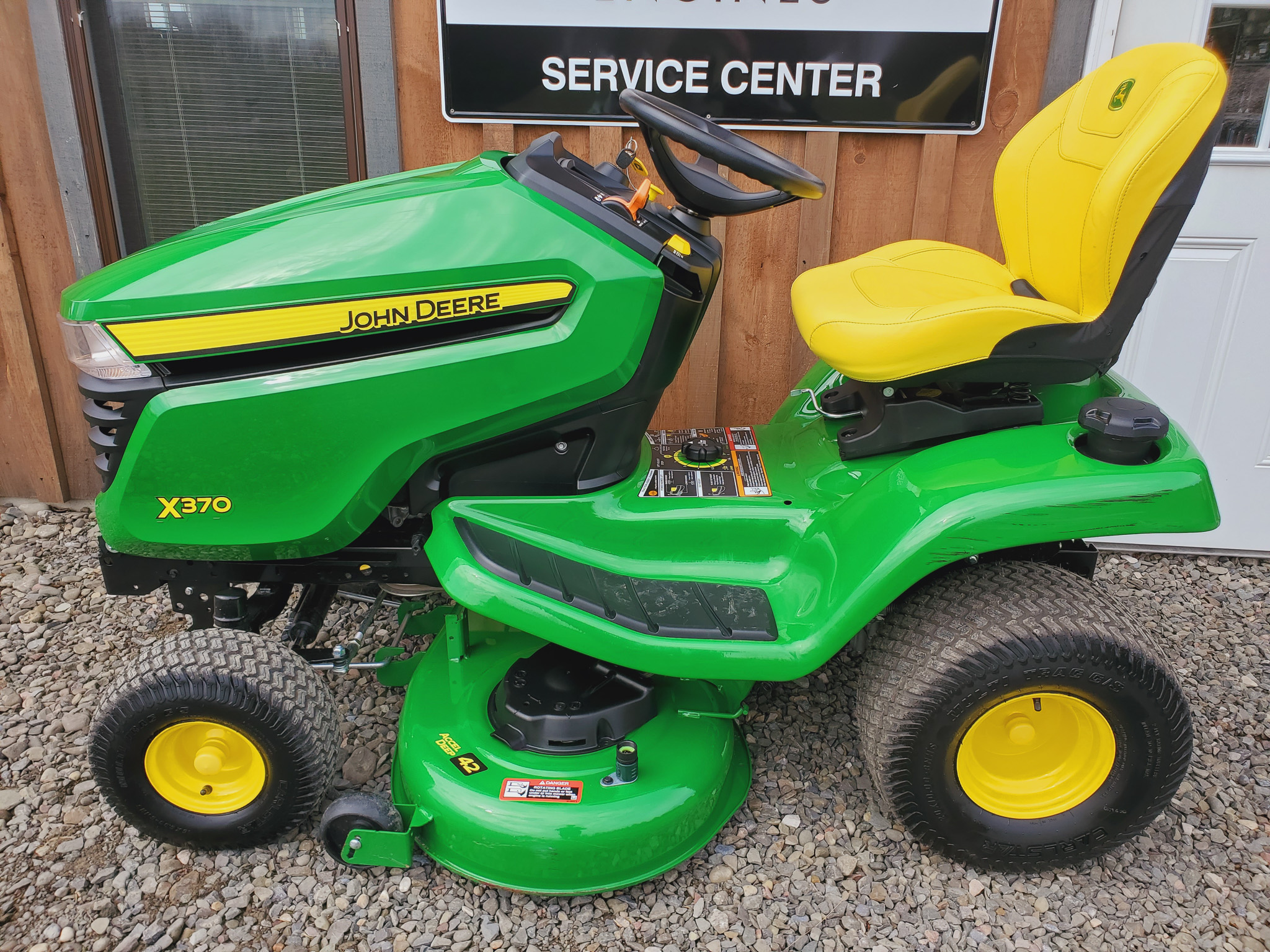 
								2025 John Deere X370 Lawn Tractor Riding Mower full									