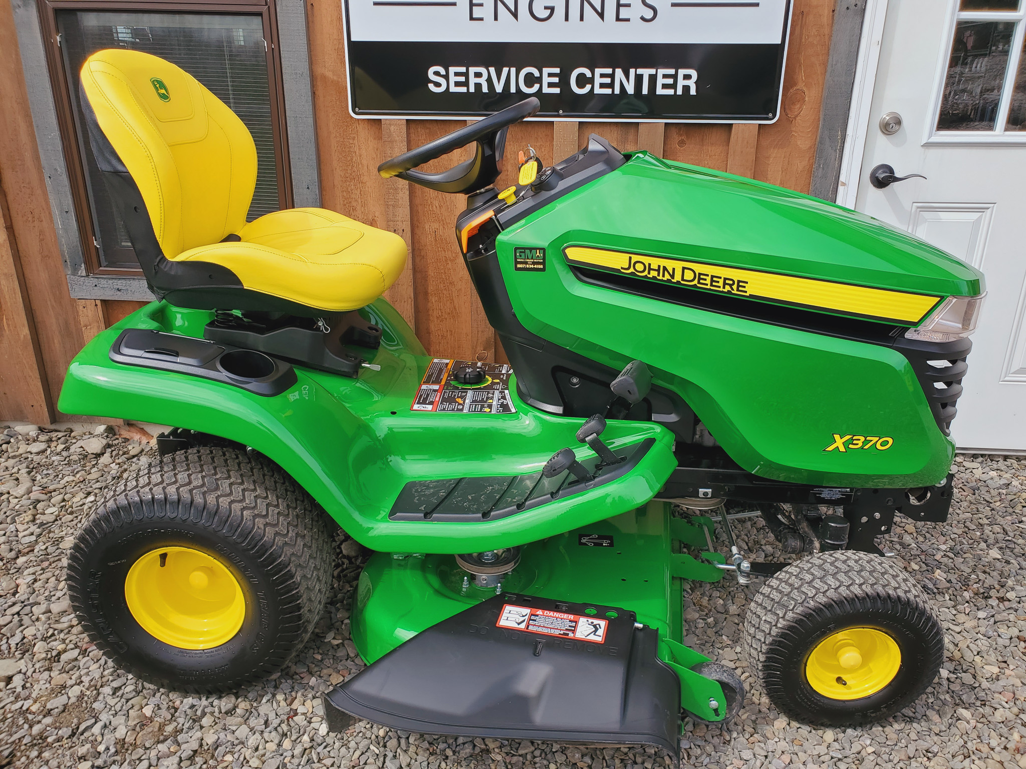 
								2025 John Deere X370 Lawn Tractor Riding Mower full									