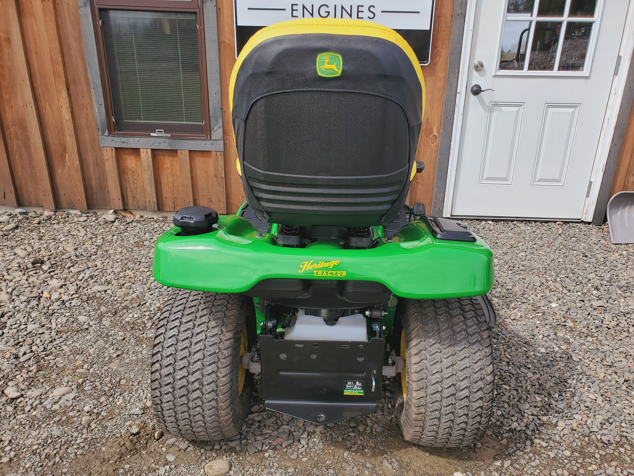 
								2025 John Deere X370 Lawn Tractor Riding Mower full									
