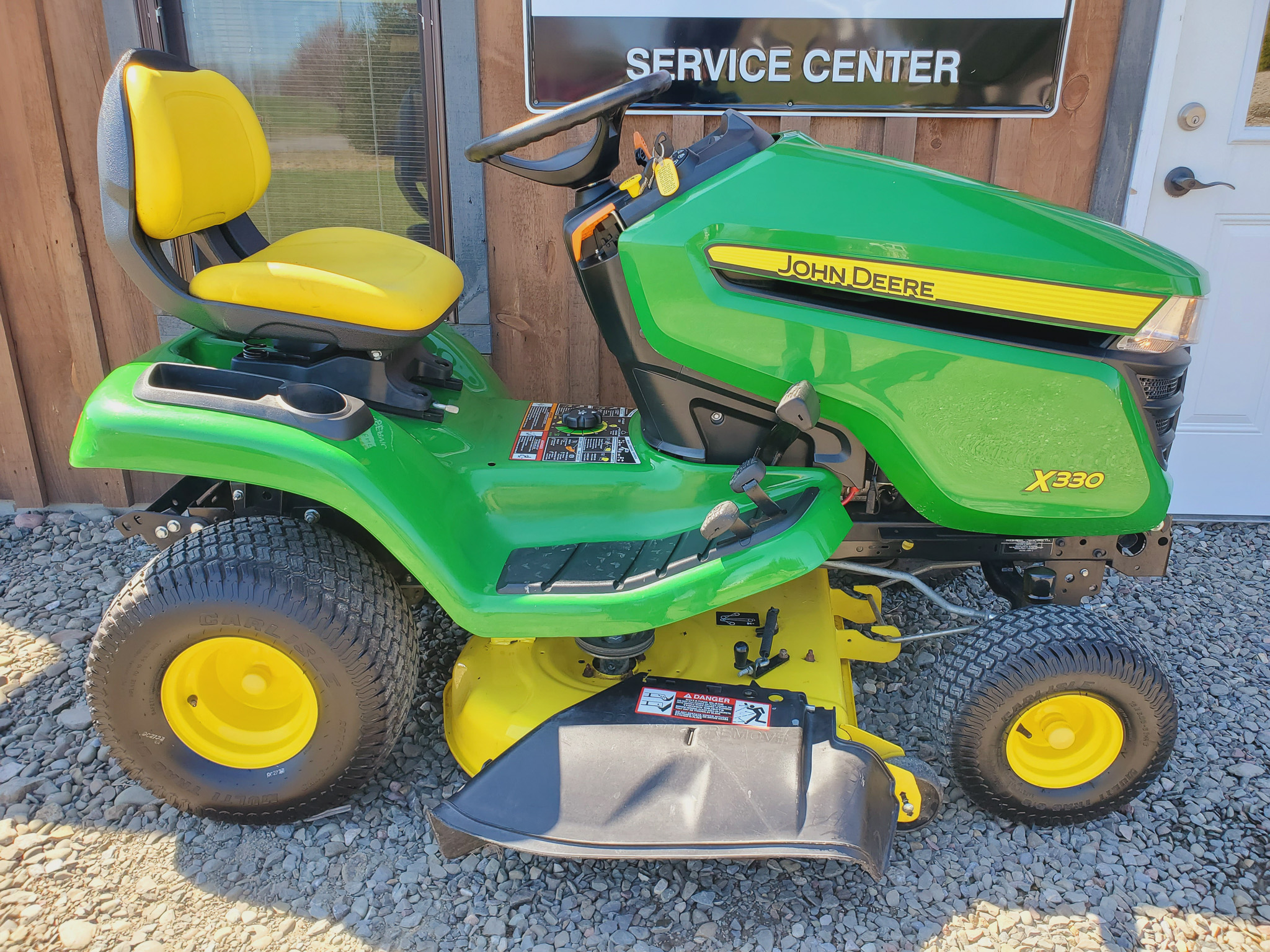 
								2018 John Deere X330 Lawn Tractor Riding Mower full									