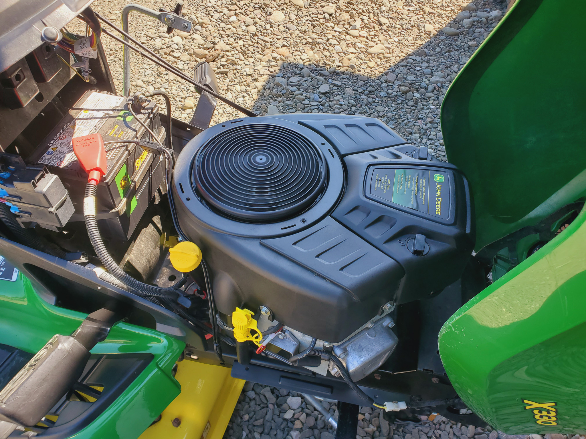 
								2018 John Deere X330 Lawn Tractor Riding Mower full									