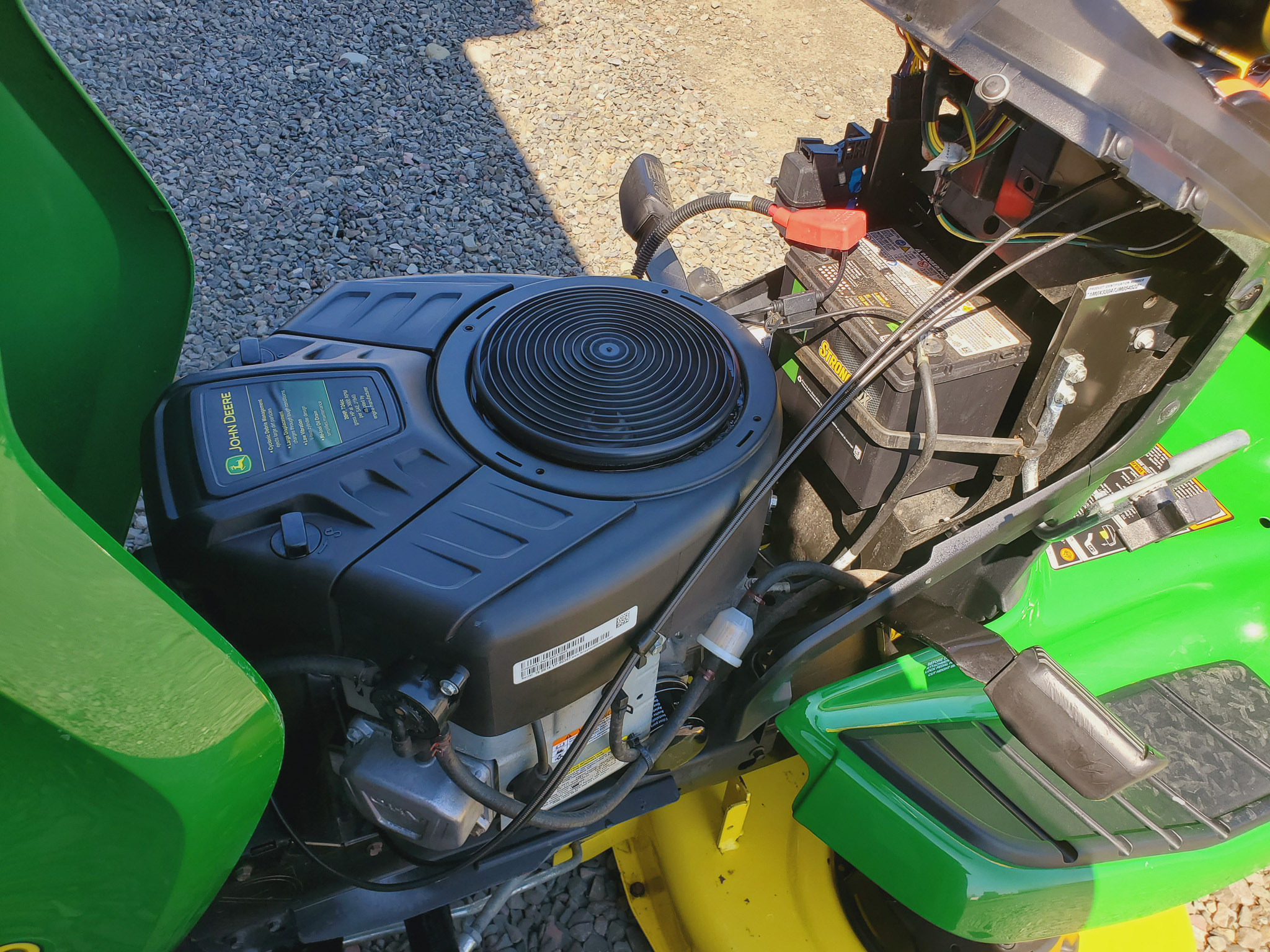 
								2018 John Deere X330 Lawn Tractor Riding Mower full									