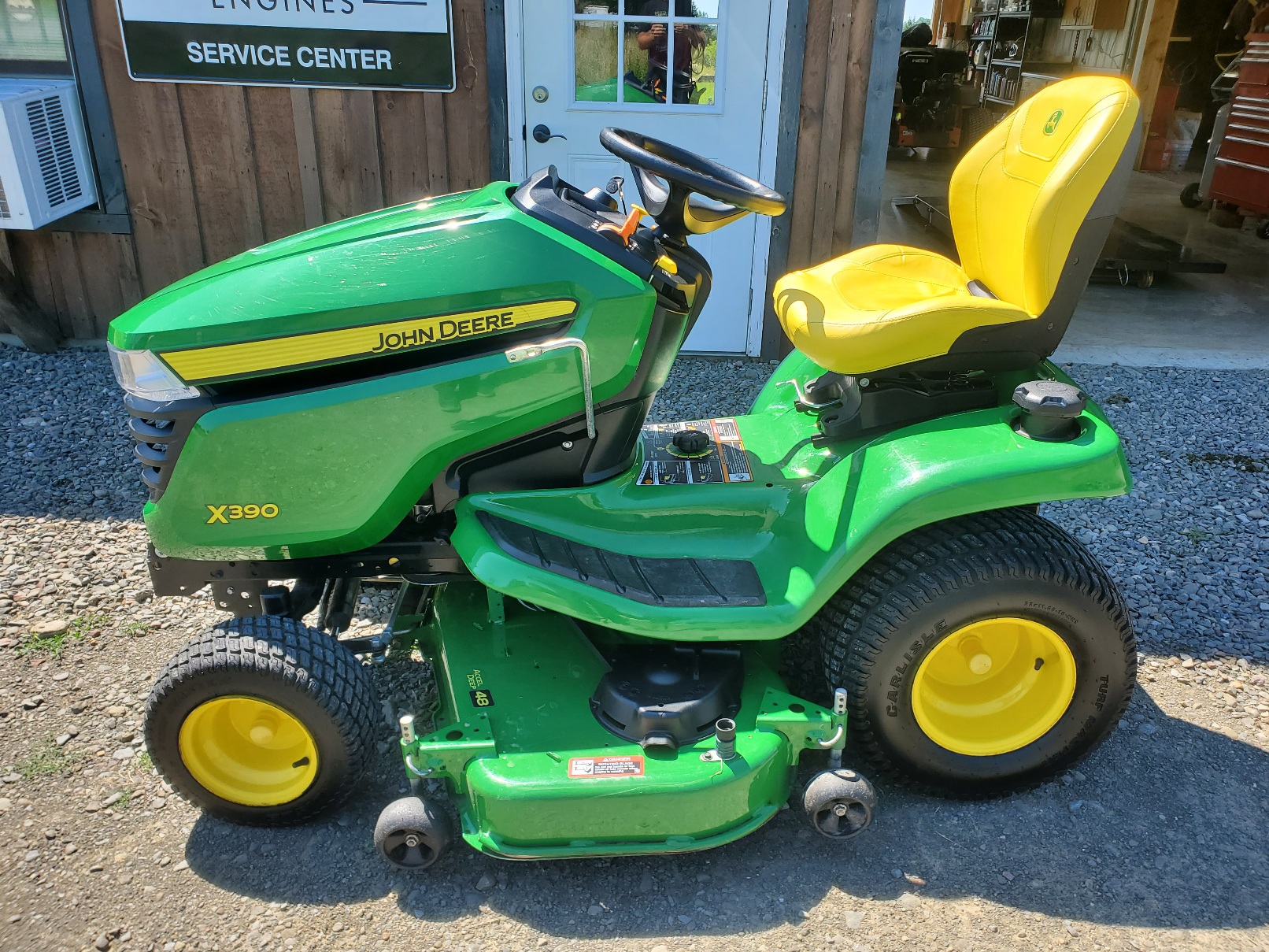 
								2022 John Deere X390 Riding Lawn Mower Tractor full									