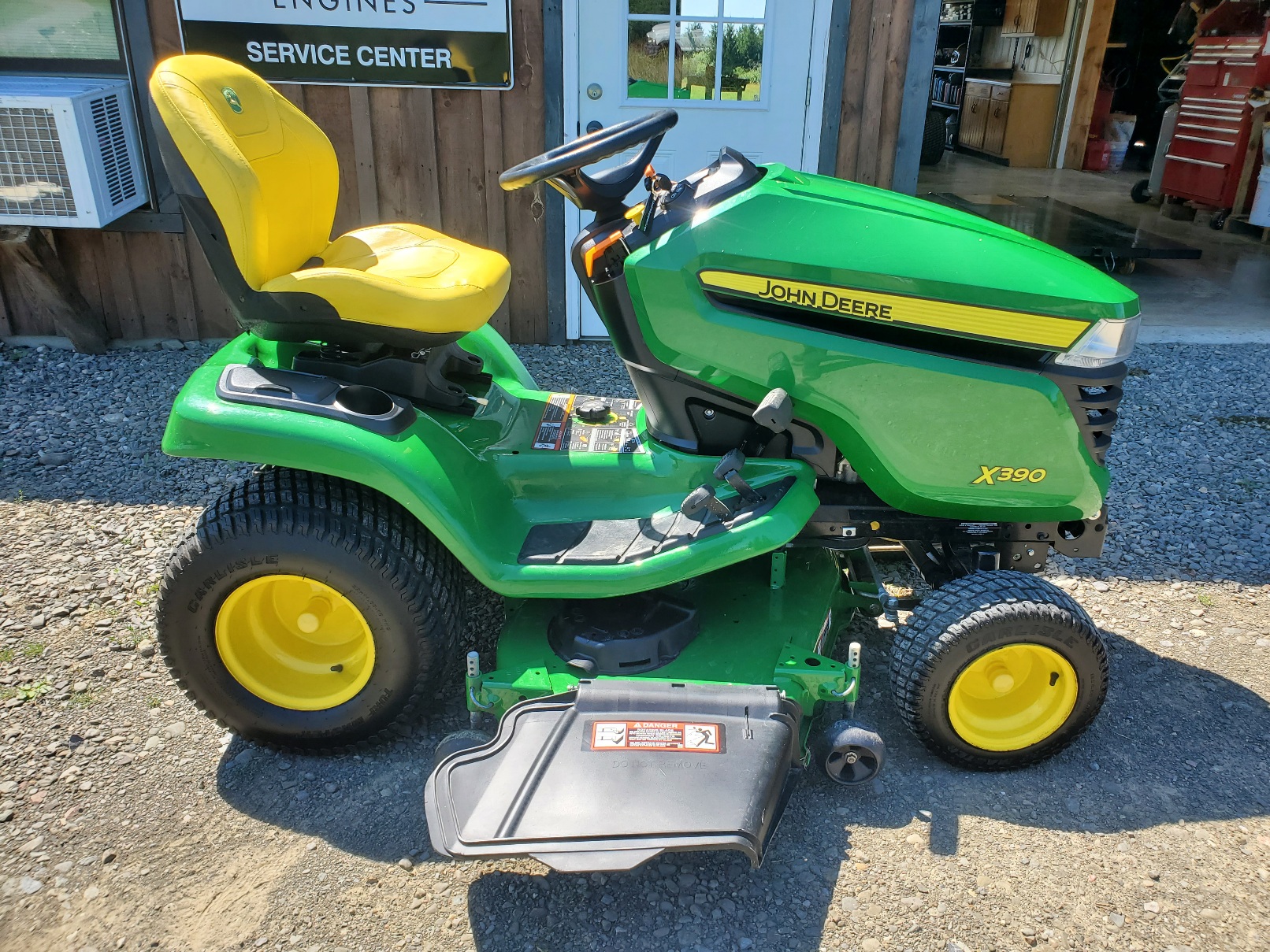 
								2022 John Deere X390 Riding Lawn Mower Tractor full									