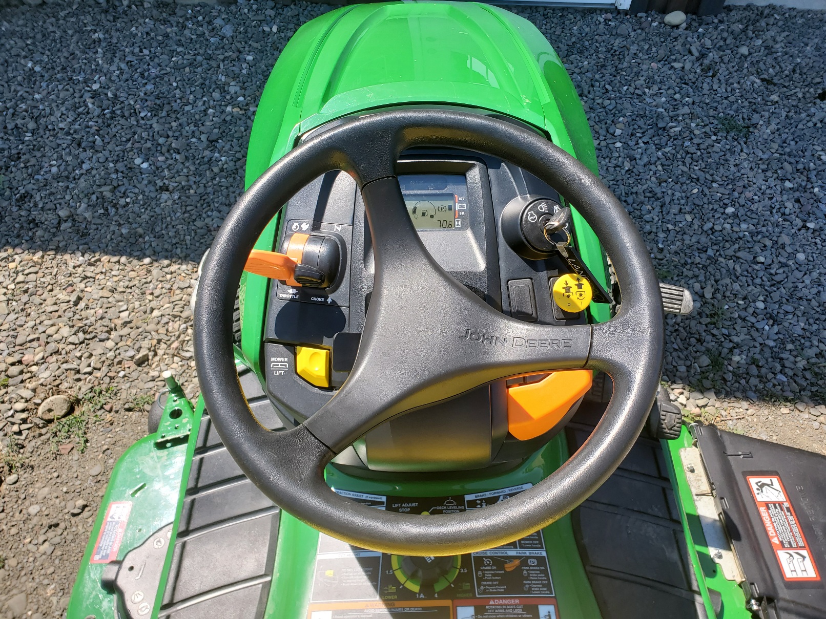 
								2022 John Deere X390 Riding Lawn Mower Tractor full									