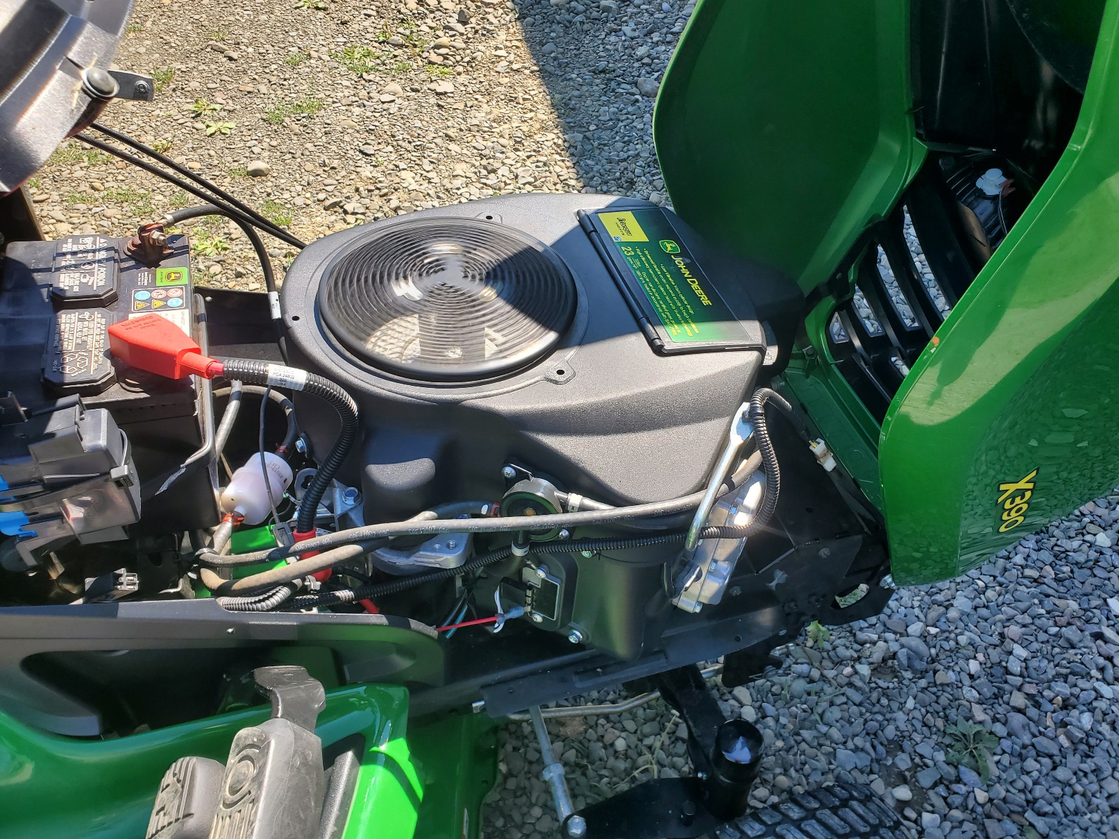 
								2022 John Deere X390 Riding Lawn Mower Tractor full									