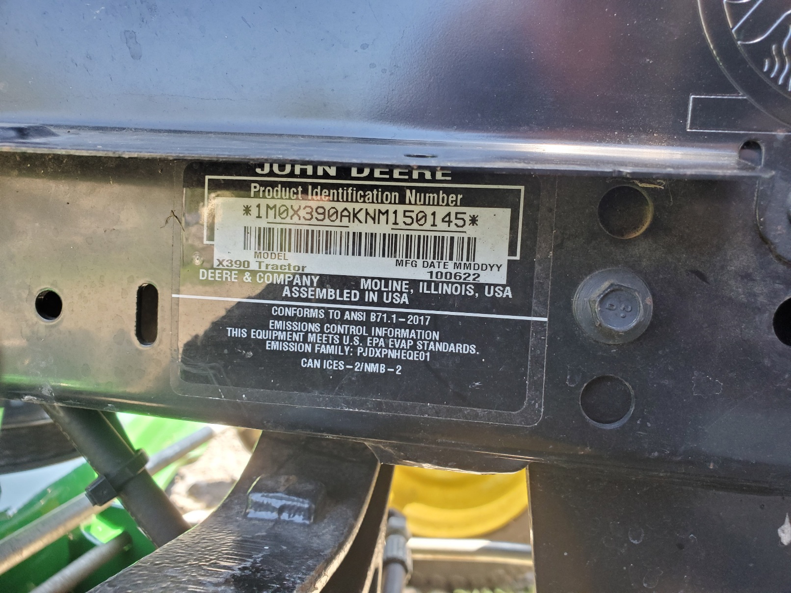 
								2022 John Deere X390 Riding Lawn Mower Tractor full									