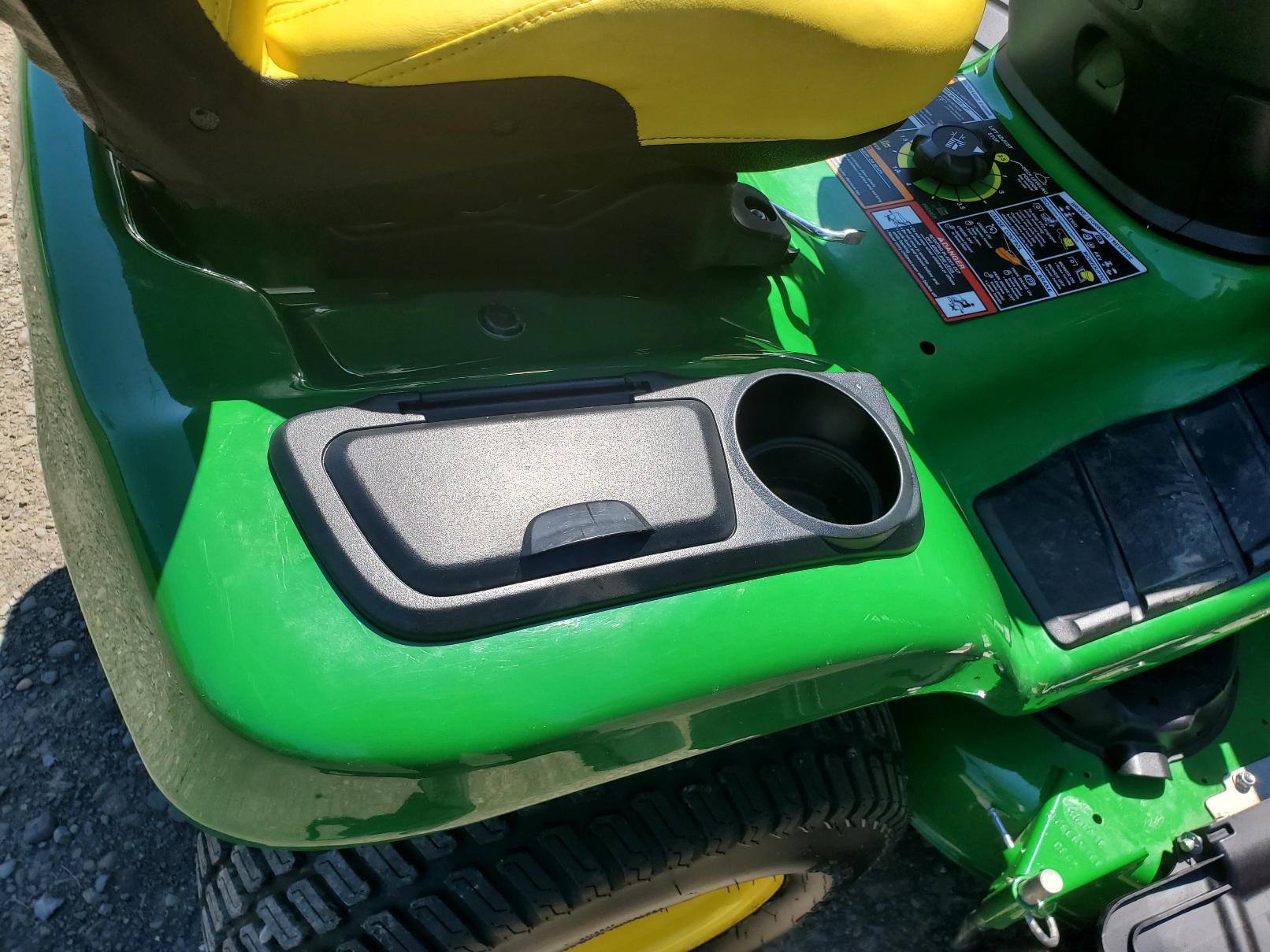 
								2022 John Deere X390 Riding Lawn Mower Tractor full									